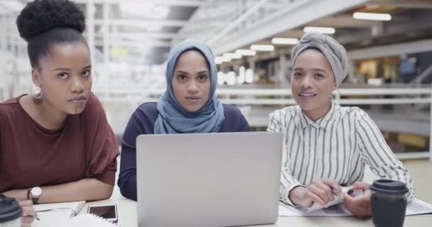 Face Business People Women Laptop Teamwork Brainstorming Workplace Portrait Group — Stock Video
