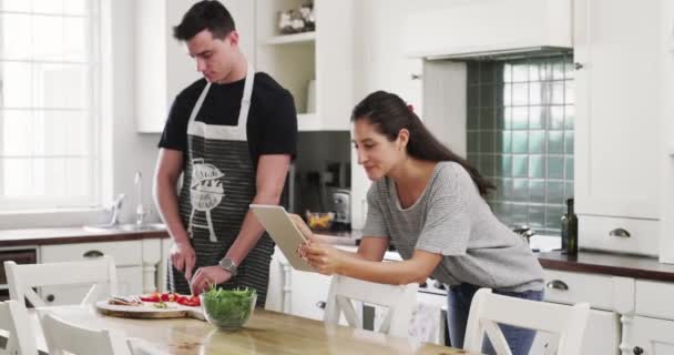 Любовь Стол Овощи Парой Приготовления Пищи Кухне Дома Вместе Здоровья — стоковое видео