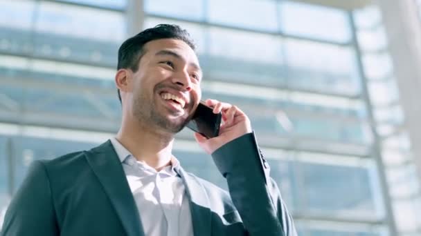 Telefonopkald Sjov Forretningsmand Taler Chat Samtale Kontoret Smartphone Smil Glad – Stock-video