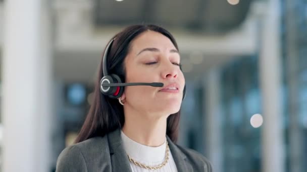 Woman Call Center Listen Talking Advice Contact Telemarketing Thinking Headphones — Stock Video