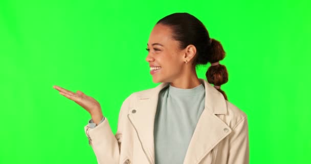 Zielony Ekran Trzymanie Ręki Twarz Kobiety Studio Dla Promocji Informacji — Wideo stockowe