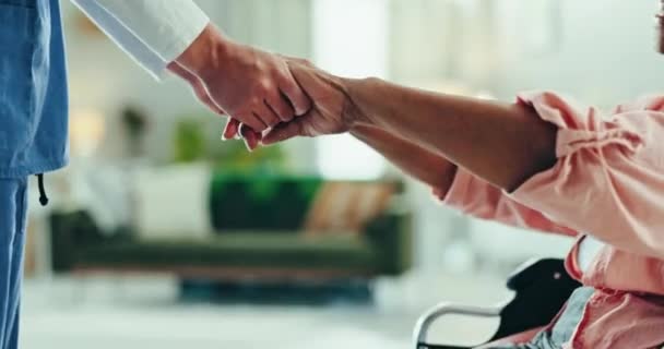 Verpleegster Senior Vrouw Hand Hand Voor Steun Empathie Hoop Kanker — Stockvideo