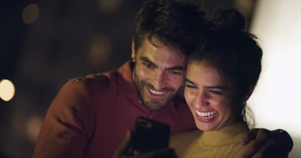 Night Phone Happy Couple Laughing Reading Check Social Media Meme — Stock Video