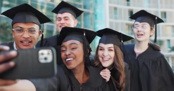 Graduation Selfie Groep Studenten Universiteit Universiteitscampus Met Videogesprek Succes Sociale — Stockvideo
