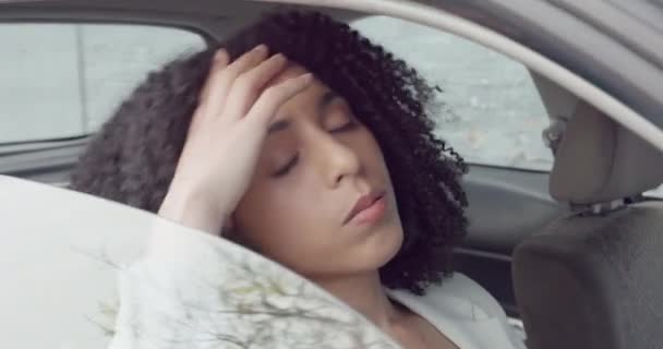 Sfrustrowana Zestresowana Bizneswoman Samochodzie Zmęczona Zła Zdenerwowana Pracą Czarna Kobieta — Wideo stockowe
