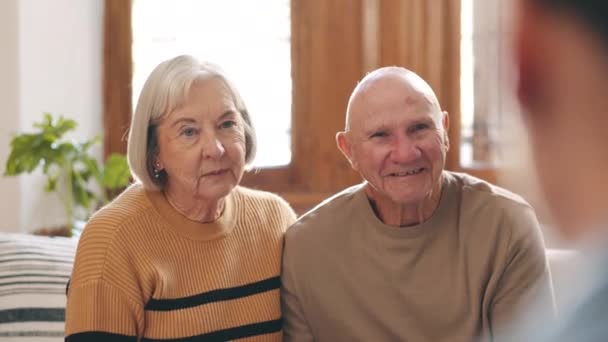 Pareja Mayor Feliz Terapia Matrimonial Conversación Comunicación Ayuda Consulta Anciano — Vídeo de stock