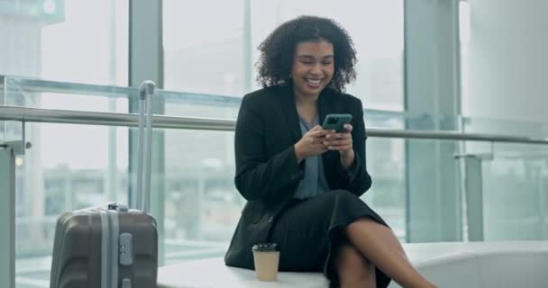 Telefonieren Reisen Und Eine Geschäftsfrau Auf Einem Flughafen Für Eine — Stockvideo