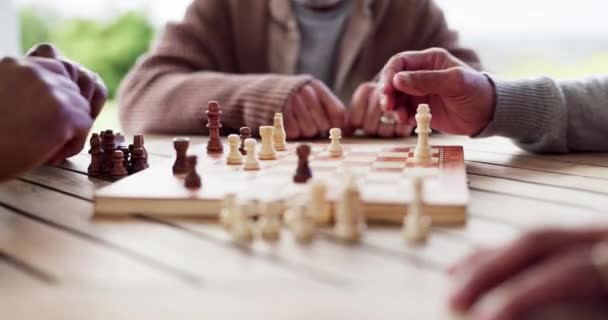 Руки Шахматы Игра Стратегию Крупном Плане Доски Вызов Турнир Внешних — стоковое видео
