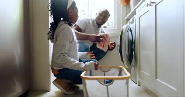 Laundry Washing Machine Father Home His Girl Child Spring Cleaning — Stock Video