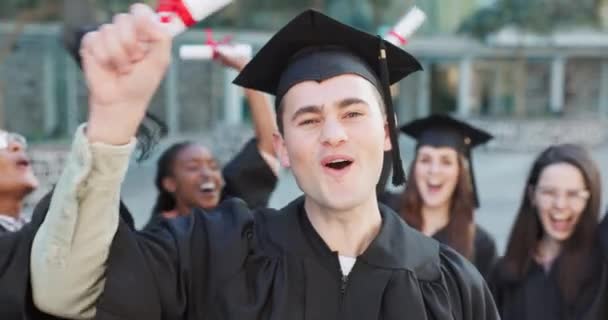 Laurea Obiettivo Volto Uomo Felice Nel Campus Istruzione Raggiungimento Successo — Video Stock