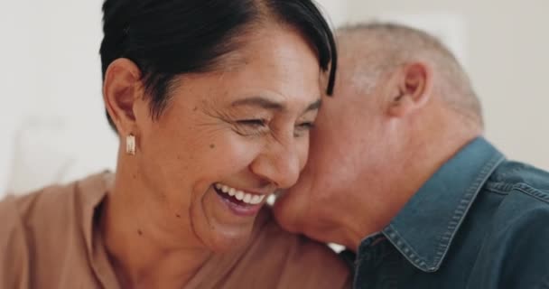 Lachende Flirtende Und Ältere Paare Gespräch Gespräche Und Lustige Diskussionen — Stockvideo