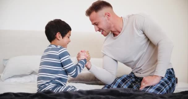 Man Boy Arm Wrestle Fun Home Together Bond Bedtime Child — Stock Video