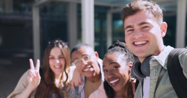 Universitet Ansikte Och Selfie Vänner Med Fredstecken För Sociala Medier — Stockvideo