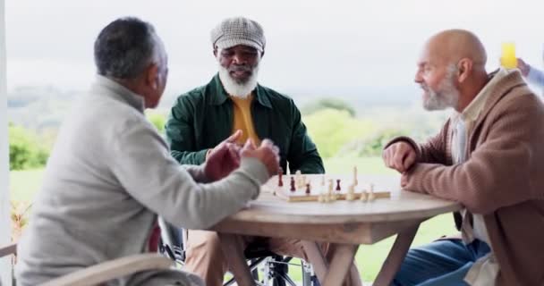 Cuidador Anciano Hombre Con Jugo Casa Retiro Para Salud Con — Vídeos de Stock