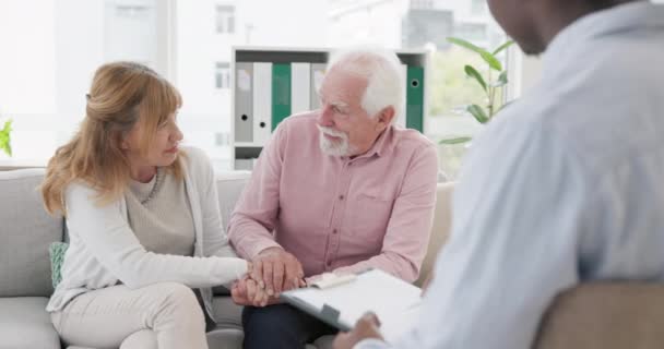 Doradztwo Wsparcie Para Seniorów Terapeutą Porozumieniu Pomoc Rozmowy Lub Doradztwo — Wideo stockowe