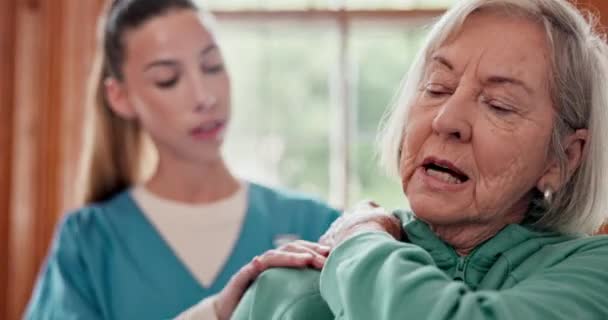 Fysiotherapie Senioren Schouderpijn Met Praten Welzijn Voor Gezondheid Het Ziekenhuis — Stockvideo