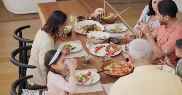 Вид Зверху Сім Вечеря Або Задоволені Їжею Обіднім Столом Прив — стокове відео
