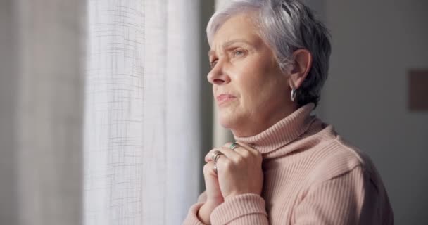 Depresyon Kederli Yaşlı Kadın Evde Yas Tutuyor Zihinsel Sağlık Duygusuna — Stok video