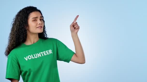 Voluntariado Señalando Rostro Mujer Estudio Para Caridad Donación Decisión Servicio — Vídeos de Stock