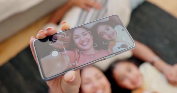 Schermo Telefonico Selfie Mani Con Genitori Bambino Casa Fotografia Memoria — Video Stock