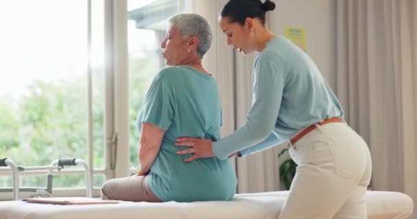 Femmes Physiothérapeute Réadaptation Dorsale Patient Pour Consultation Médicale Soins Santé — Video