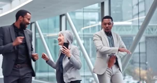Dançando Pessoas Negócios Celebração Pessoal Feliz Alegria Bronzeada Escritório Diversidade — Vídeo de Stock