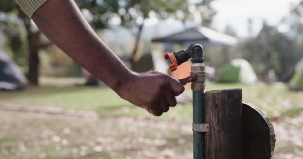 Lavar Mãos Torneira Água Para Camping Livre Higiene Natureza Madeiras — Vídeo de Stock