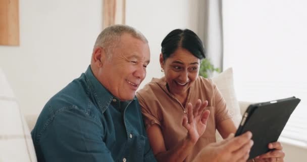 Fala Tablet Para Seniorów Wideo Wezwanie Rozmowy Mówienia Rozmowy Salonie — Wideo stockowe