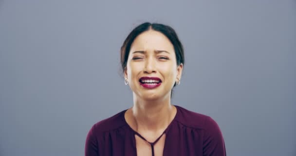 Triste Choro Rosto Mulher Asiática Estúdio Com Depressão Coração Partido — Vídeo de Stock