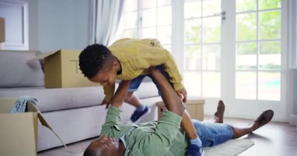 Nový Domov Létání Dítě Otcem Pro Sblížení Štěstí Hru Domě — Stock video