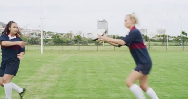 Rugby Running Mujeres Con Pelota Campo Juego Partido Competición Con — Vídeos de Stock