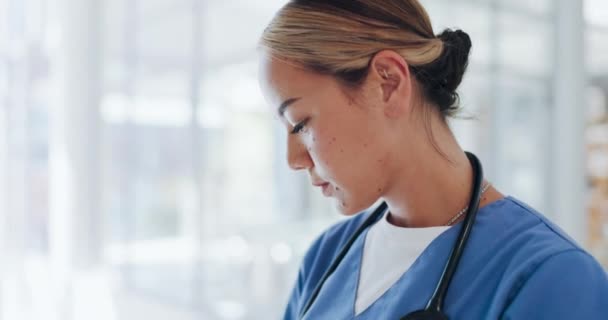 Медсестра Исследование Планшет Планировании Хирургии Больницы График Управления Японского Лечения — стоковое видео