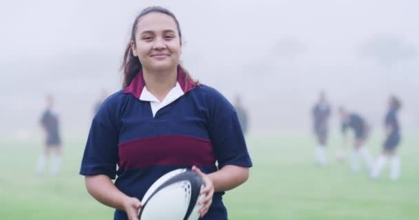 Cara Rugby Mulher Com Sorriso Campo Esportes Com Treinamento Para — Vídeo de Stock