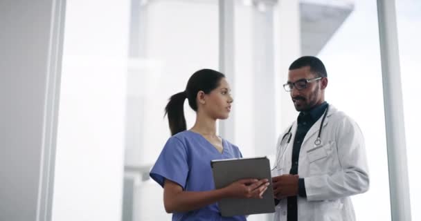 Hôpital Consultation Ligne Médecins Sur Tablette Pour Service Médical Discussion — Video
