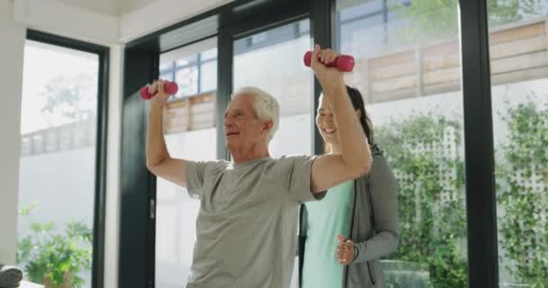 Physiothérapie Femme Médecin Homme Âgé Exercice Bras Pour Arthrite Les — Video