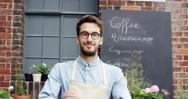 Face Cafe Waiter Man Arms Crossed Pride Career Job Restaurant — Stock Video