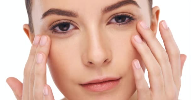 Zbliżenie Twarzy Piękno Kobieta Dotykając Skóry Naturalne Leczenie Skóry Blask — Wideo stockowe