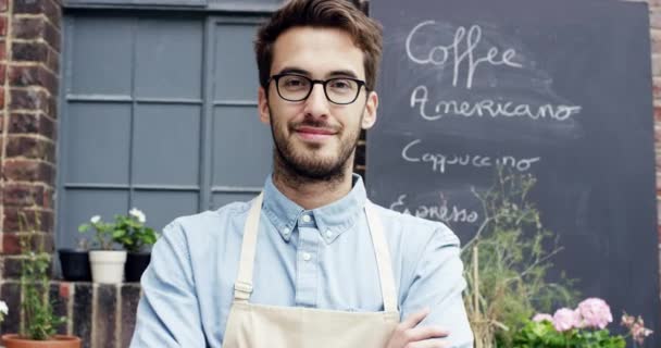 Cara Café Barista Homem Com Óculos Livre Orgulho Carreira Trabalho — Vídeo de Stock