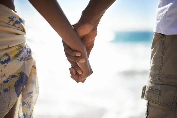 Liefde Zoom Paar Die Elkaars Hand Vasthouden Aan Een Strand — Stockfoto