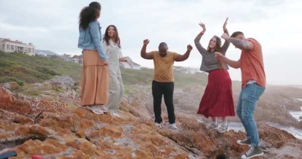 Taniec Party Plaża Przyjaciele Przyrodzie Wolności Energii Więzi Świeżym Powietrzu — Wideo stockowe