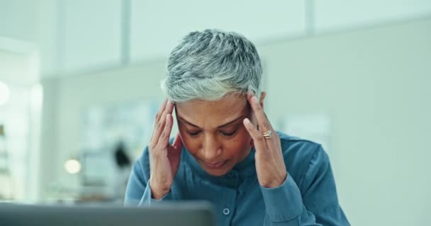 Бізнес Жінка Головний Біль Ноутбуці Офісі Vertigo Криза Біль Мозкового — стокове відео