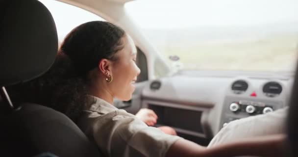 Kobieta Kierowca Samochód Tańcem Muzyka Szczęśliwy Podróży Transportu Lub Podróży — Wideo stockowe