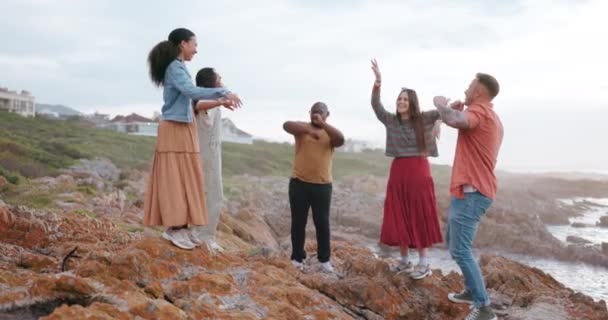 Пляжна Вечірка Танці Друзі Природі Свободою Енергією Язками Відкритому Повітрі — стокове відео