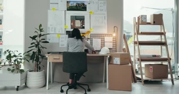 Bizneswoman Architektura Planowanie Biurze Dla Projektu Startowego Pomysły Plan Piętra — Wideo stockowe