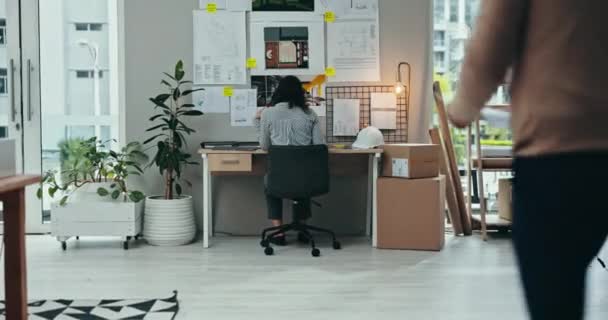 Бизнес Люди Архитектура Мозговой Штурм Офисе Проект Запуска Планирование Чертежей — стоковое видео