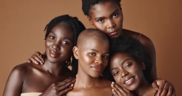 Cuidado Piel Belleza Rostro Mujeres Negras Estudio Con Rutina Brillante — Vídeo de stock