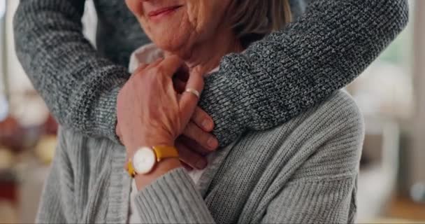 Szeretettel Ölelés Kéz Idősebb Pár Közelkép Támogatással Bizalom Empátia Otthon — Stock videók