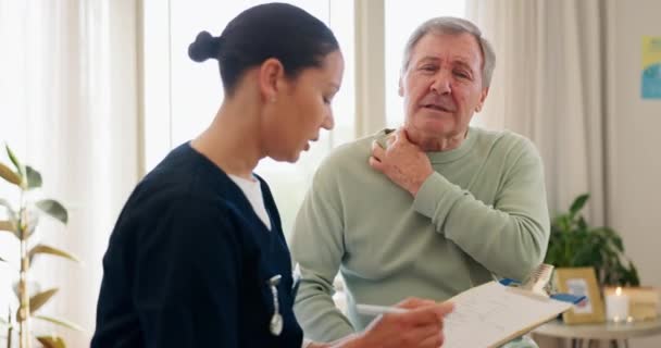 Clipboard Medical Nurse Senior Man Shoulder Pain Injury Treatment Nursing — Stock Video