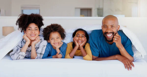 Happy Portrait Children Parents Bed Modern Home Bonding Together Love — Stock Photo, Image