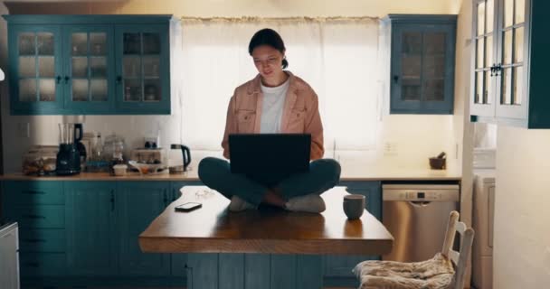 Práce Domova Notebooku Ženy Stole Propojení Copywriting Nápady Mailové Oznámení — Stock video